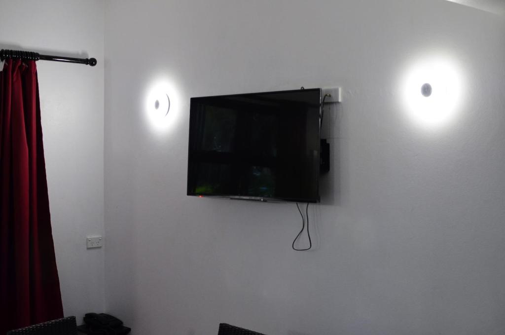 TV a/nebo společenská místnost v ubytování Grand West Villas
