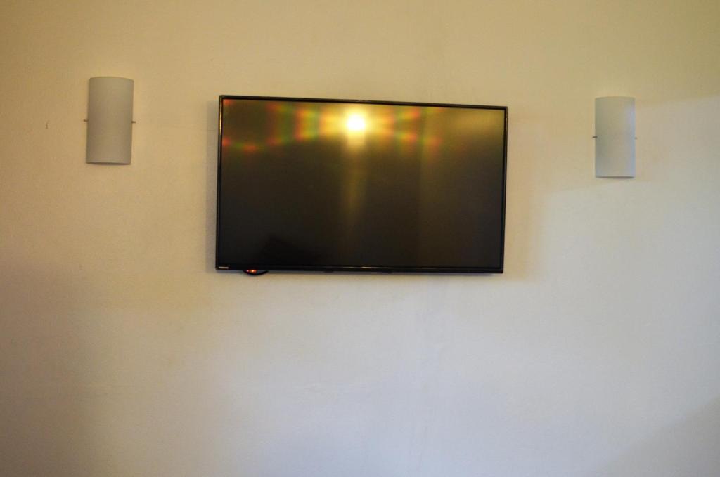 TV a/nebo společenská místnost v ubytování Grand West Villas