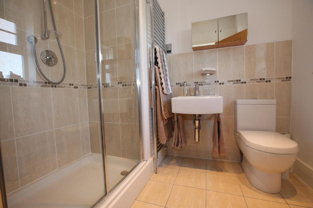Gallery image of 2 The Rocklands in Birkenhead