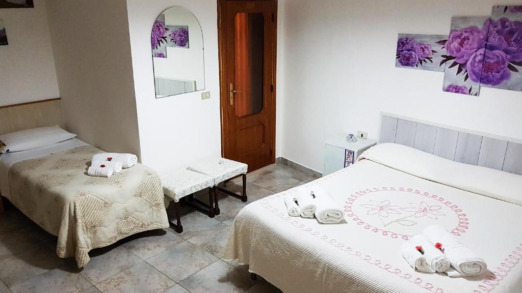 Łóżko lub łóżka w pokoju w obiekcie B&B Regina Elena