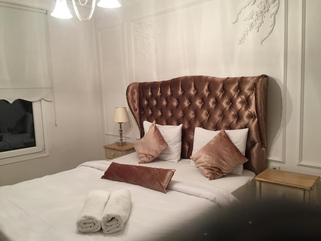 Postel nebo postele na pokoji v ubytování The White Swan Suites Beyoglu