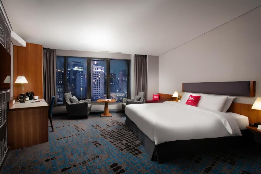 Postel nebo postele na pokoji v ubytování Ibis Ambassador Myeongdong
