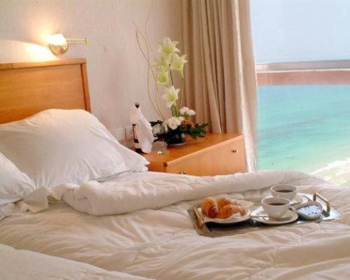 THE SEASONS HOTELS