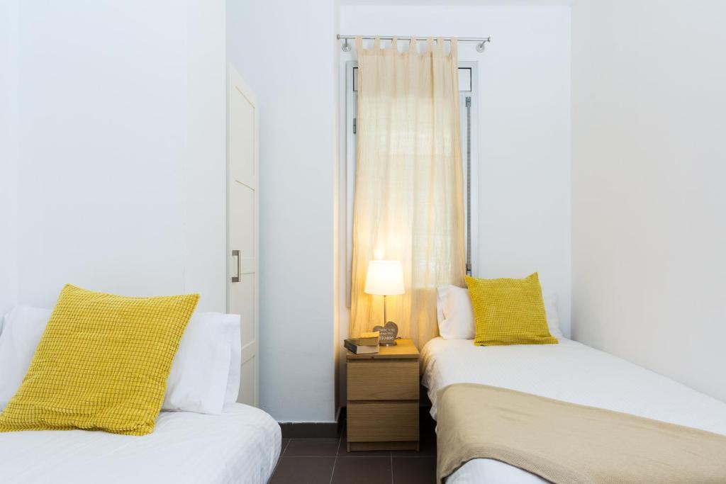 Postel nebo postele na pokoji v ubytování Apartamentos Cornellalux