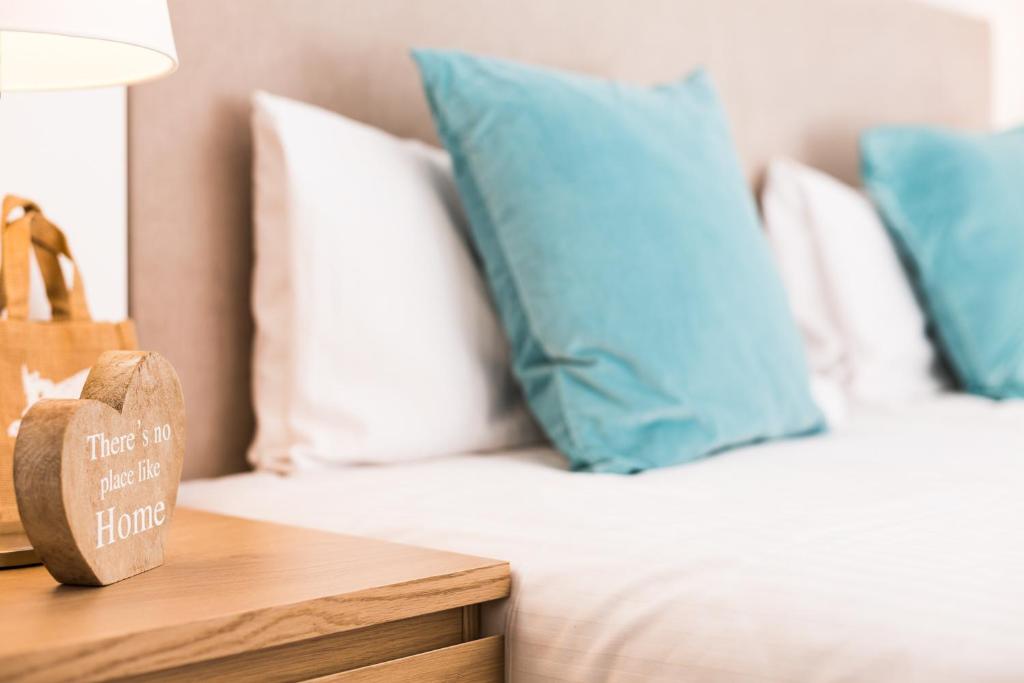 Postel nebo postele na pokoji v ubytování Apartamentos Cornellalux