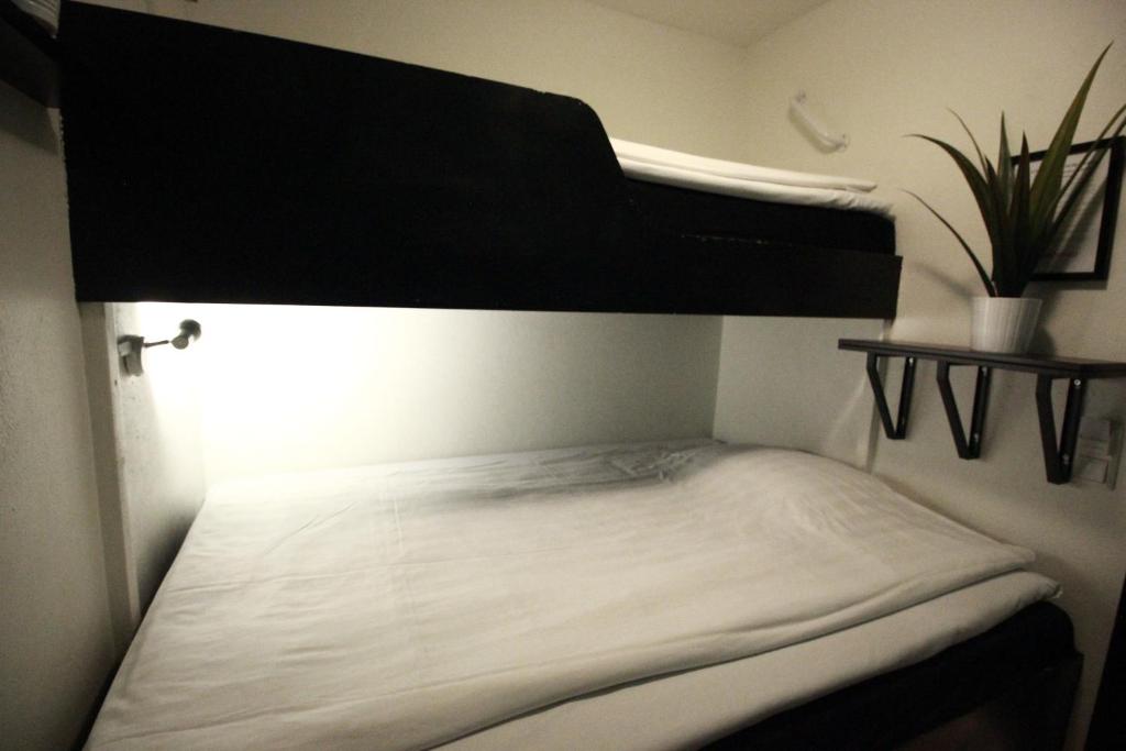 
Small Triple Room - No Window
