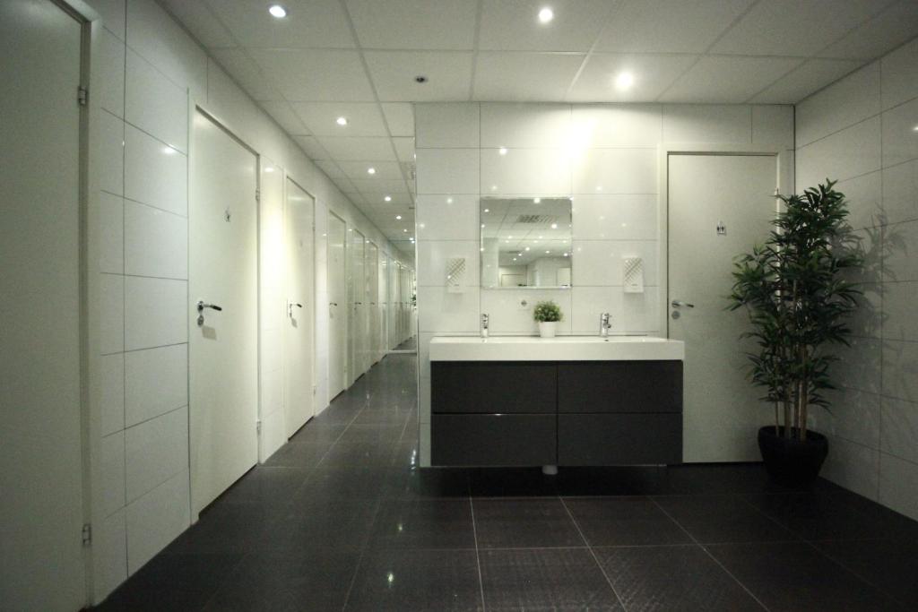 
Small Single Room with Shared Bathroom - No Window
