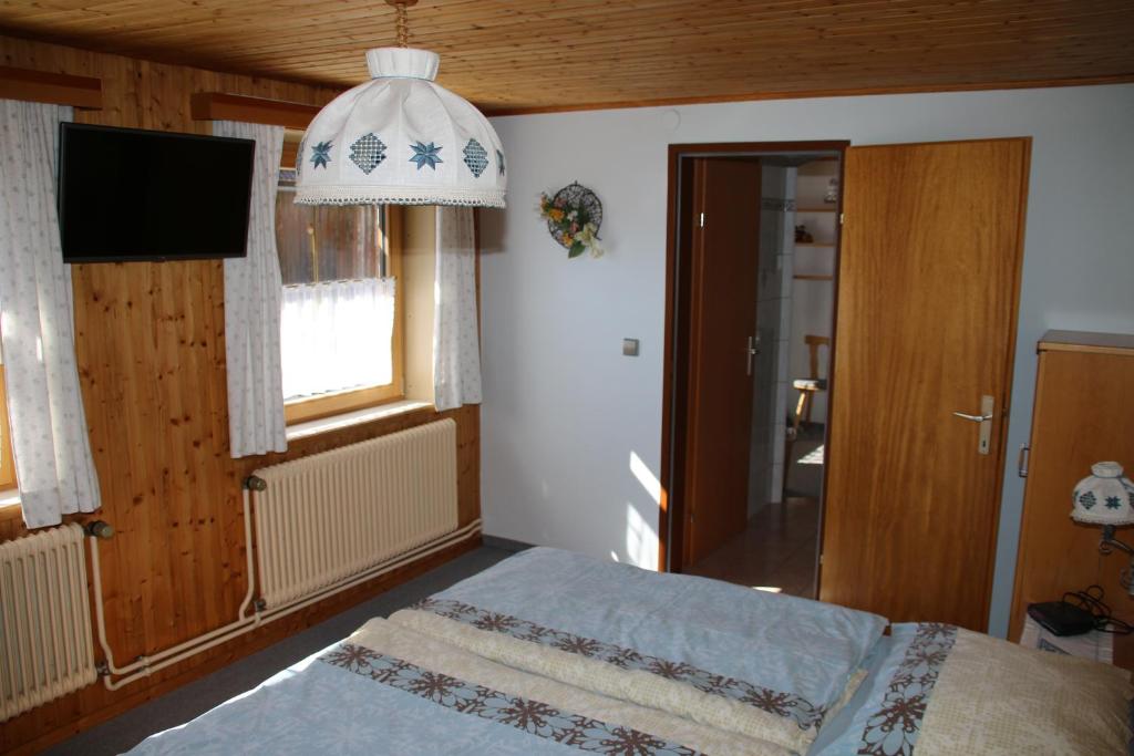 A bed or beds in a room at Haus Dorfer