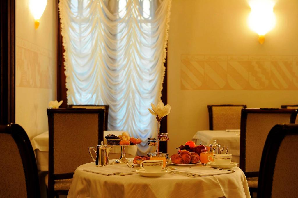 Hotel Ai Reali - Small Luxury Hotels of the World - Resim 16