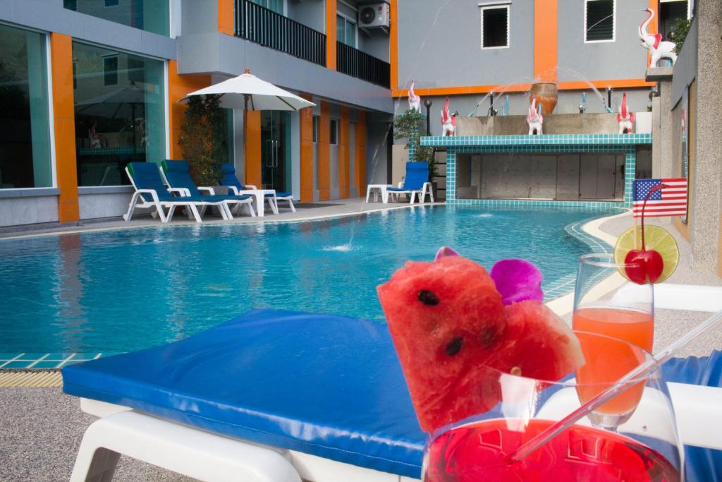 Bazén v ubytování Chabana Kamala Hotel nebo v jeho okolí
