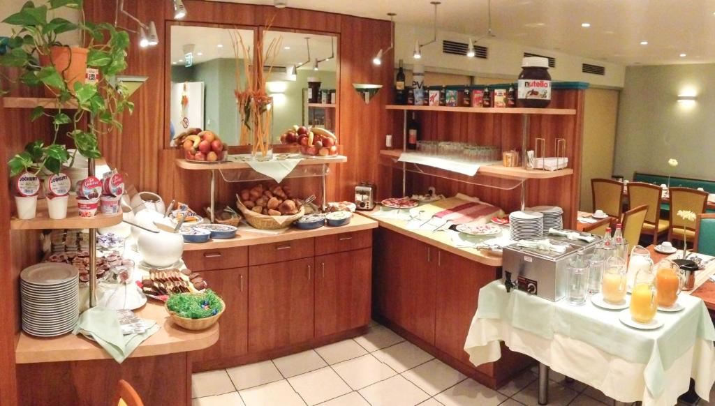 Comida no hotel ou em algum lugar perto