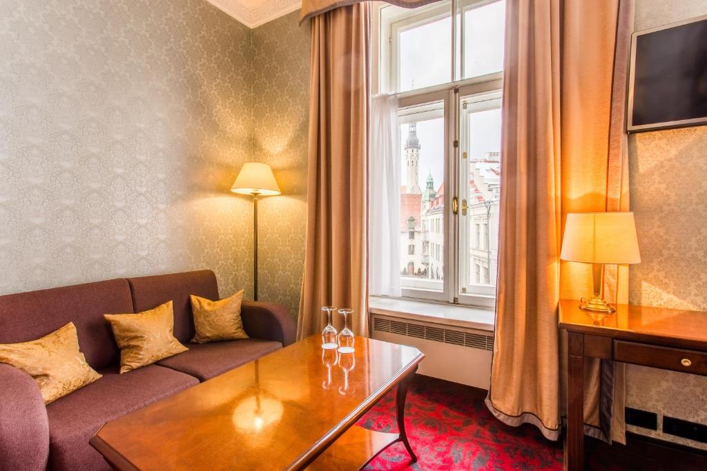 TV a/nebo společenská místnost v ubytování Hestia Hotel Barons Old Town