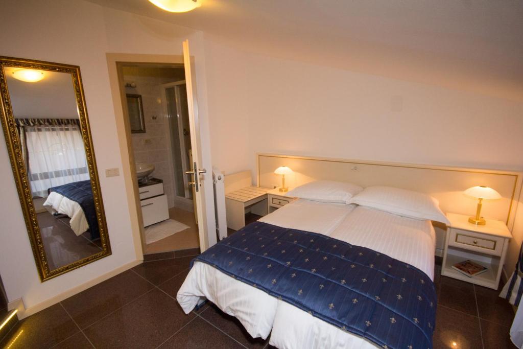 Postel nebo postele na pokoji v ubytování Guest House Šterk