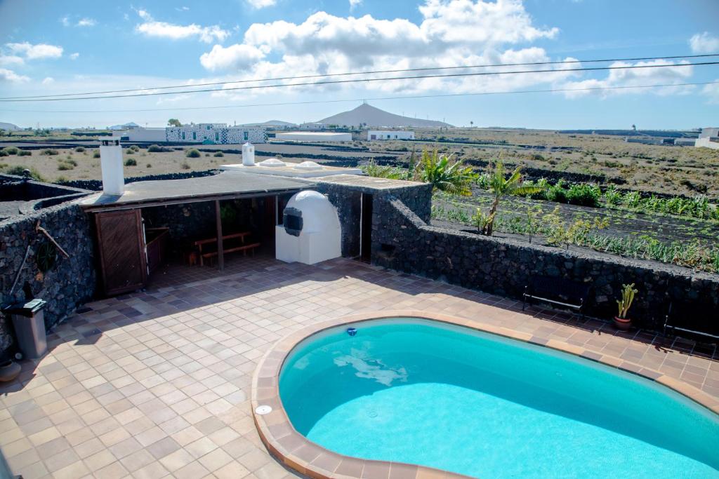 Bazén v ubytování casa los veroles lanzarote nebo v jeho okolí