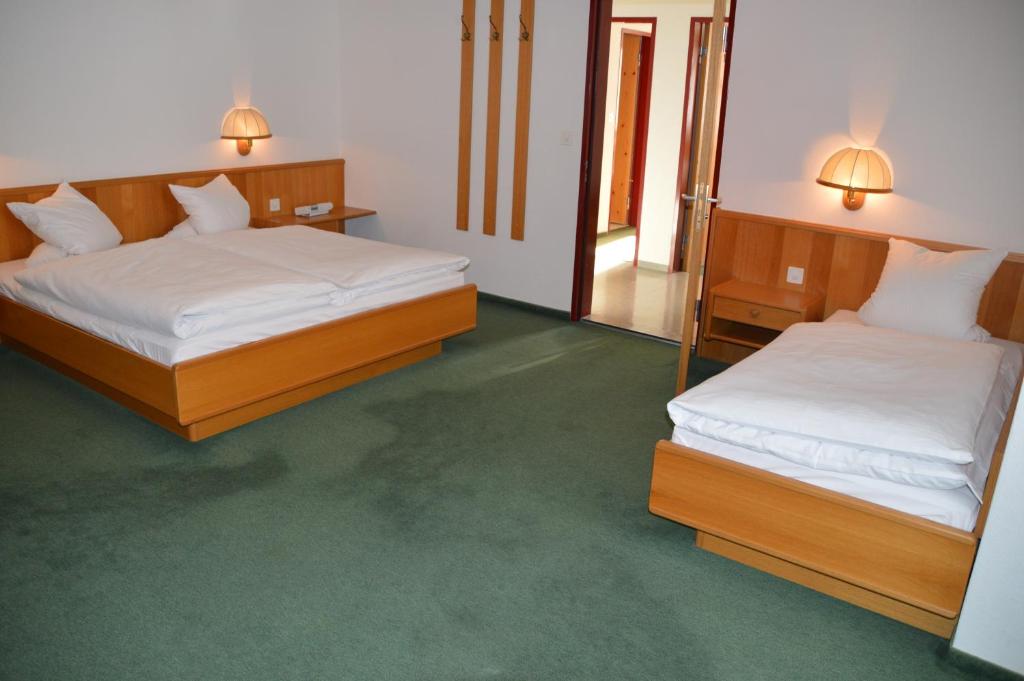 Postel nebo postele na pokoji v ubytování Hotel Seeblick