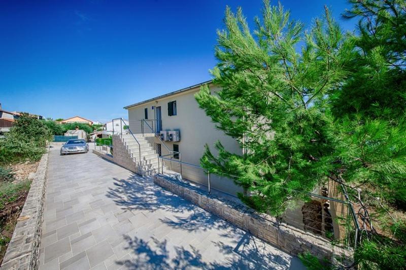 Budova, v ktorej sa apartmán nachádza
