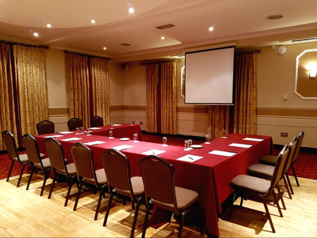 Zona business o sala de conferencias en Oranmore Lodge Hotel Conference And Leisure Centre Galway