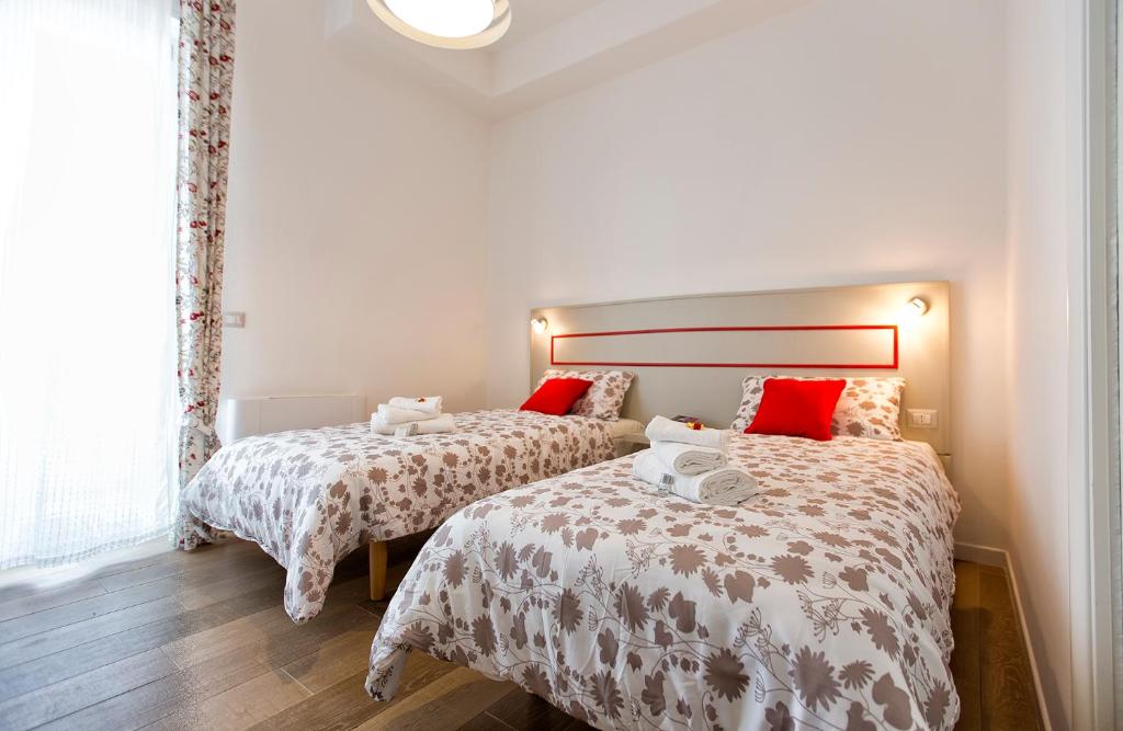 A bed or beds in a room at Jolie Julie Accomodation