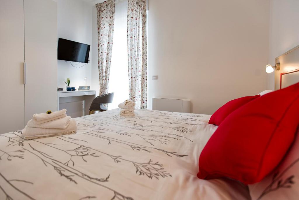 A bed or beds in a room at Jolie Julie Accomodation