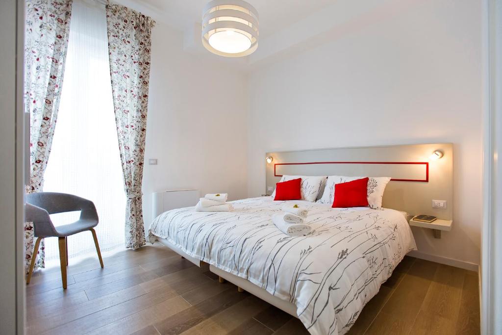 A bed or beds in a room at Jolie Julie Accomodation