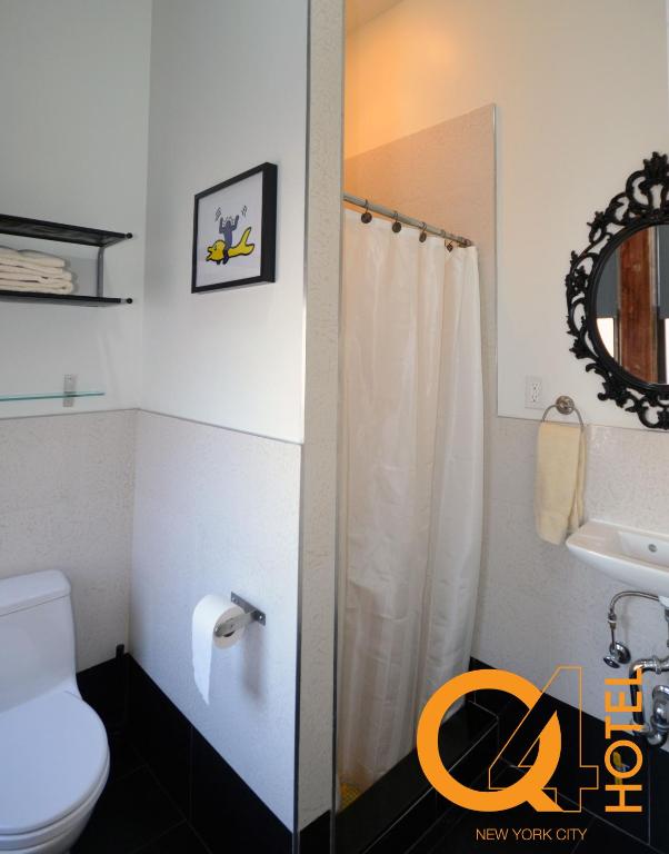 Q4 Hotel and Hostel - Single Bed In 4-Bed Female Dormitory Room