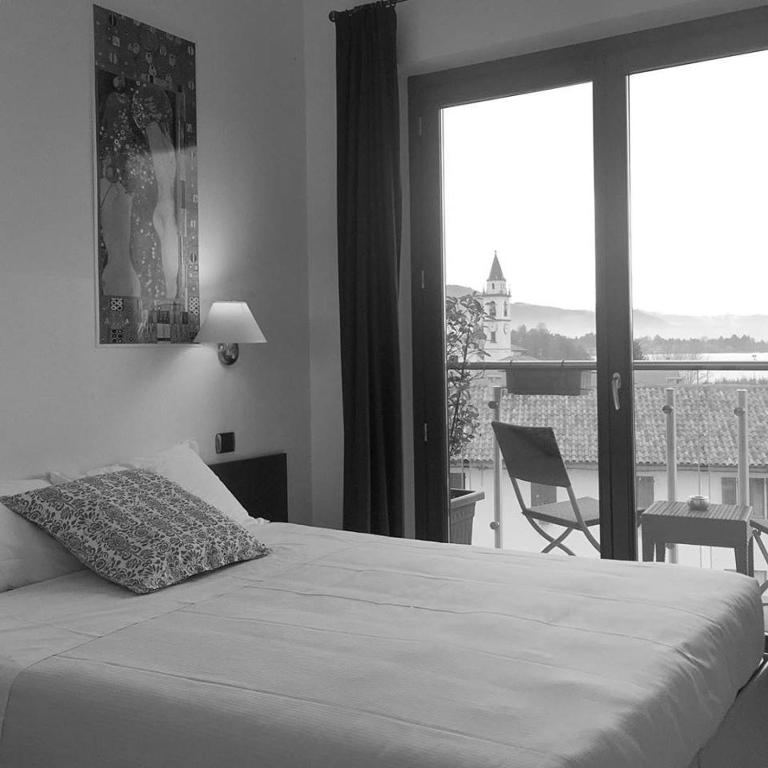Postel nebo postele na pokoji v ubytování Hotel La Locanda