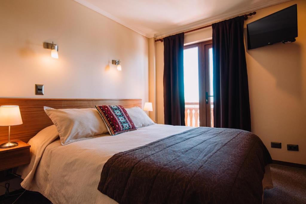 Uma cama ou camas num quarto em Hotel Chalet Valluga