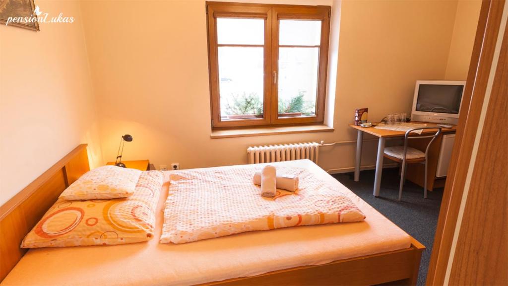 Posteľ alebo postele v izbe v ubytovaní Pension Lukas