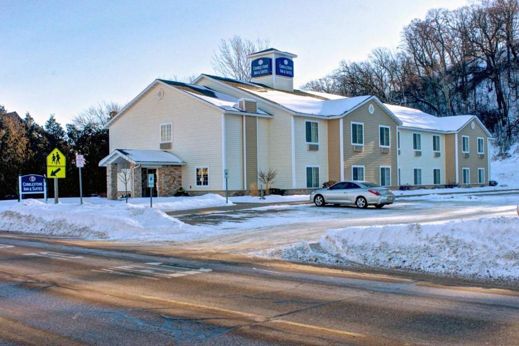 Cobblestone Inn & Suites - Durand v zime