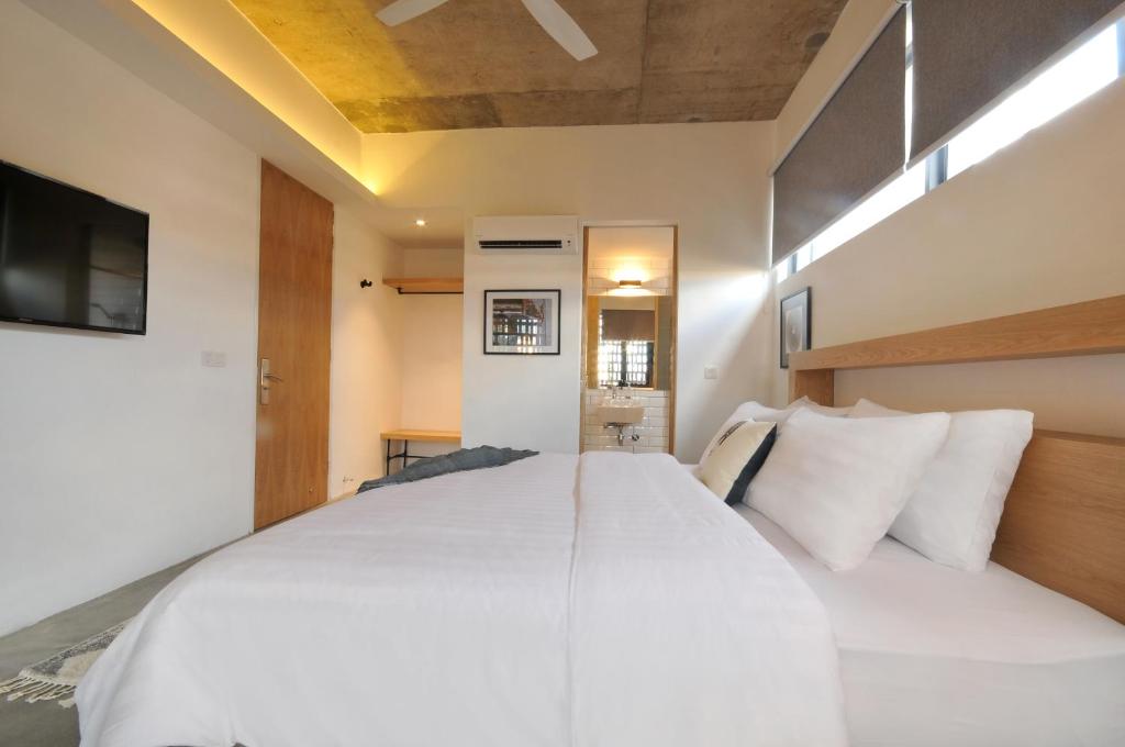 The Nest House - Deluxe King Room
