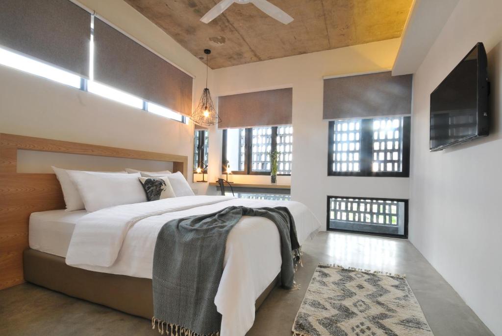 The Nest House - Deluxe King Room