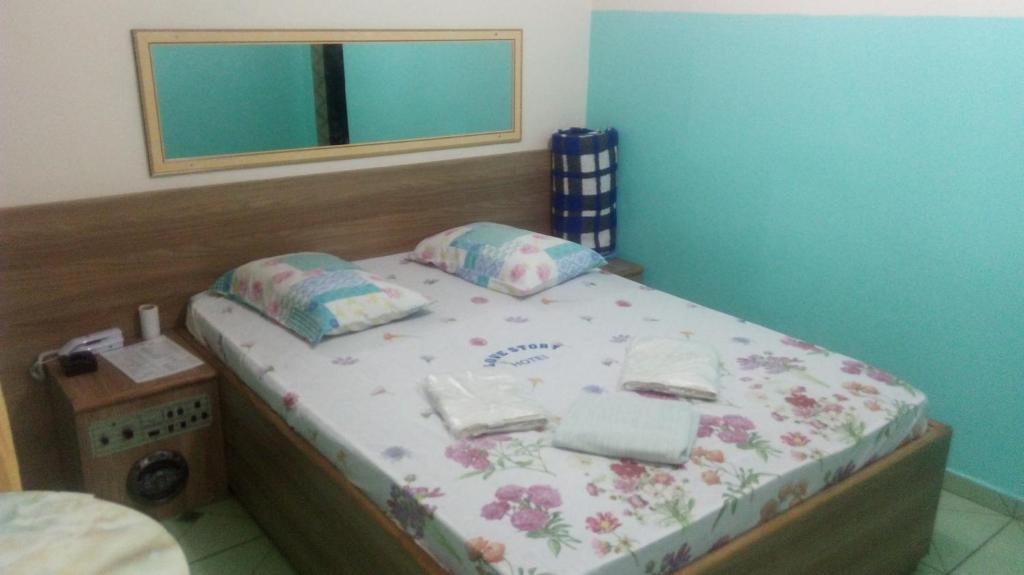  Hotel - Motel Story