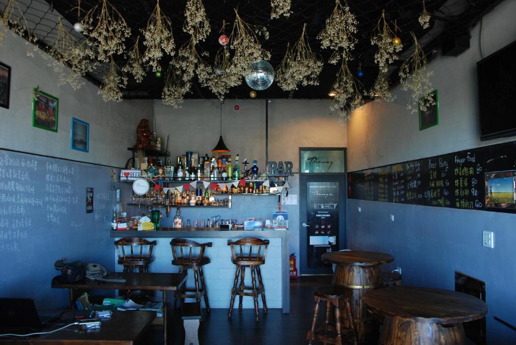 Ο χώρος του lounge ή του μπαρ στο The Way Hostel & Bar
