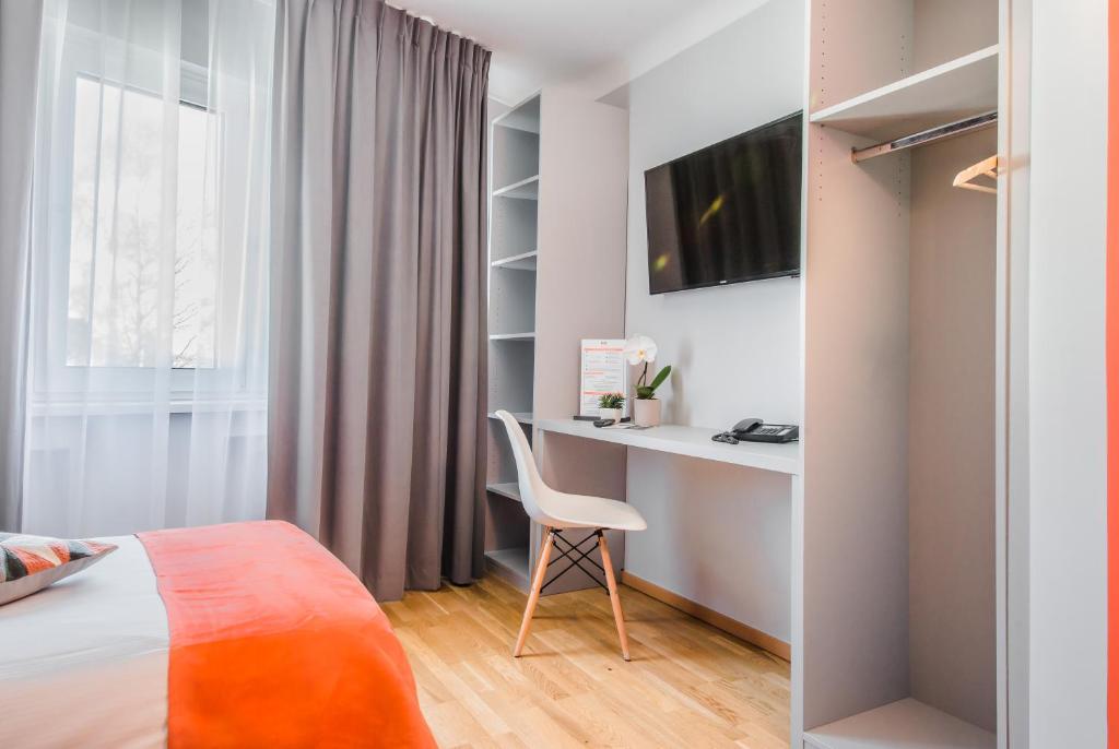 TV a/nebo společenská místnost v ubytování Mandarina Hotel Luxembourg Strassen