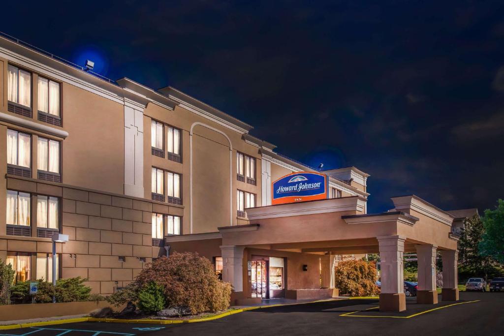 Howard Johnson by Wyndham Suffern