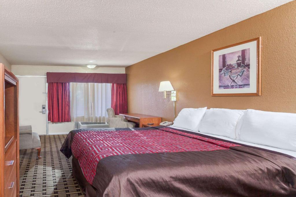 Knights Inn Murfreesboro - Habitación Con Cama Extragrande - No Fumadores