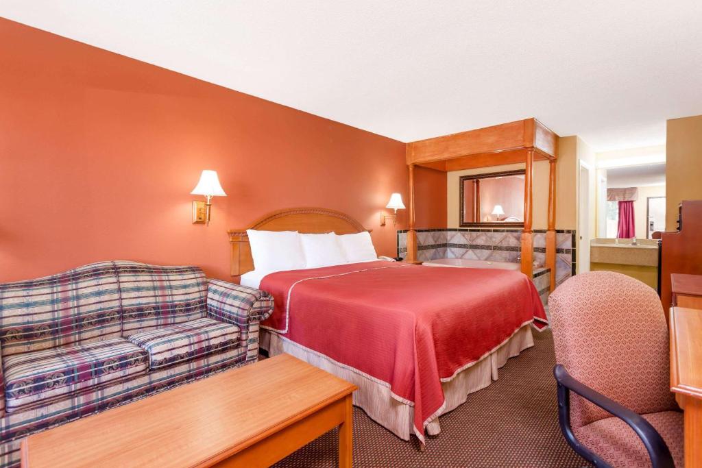 Regency Inn & Suites-Hamilton Place photo
