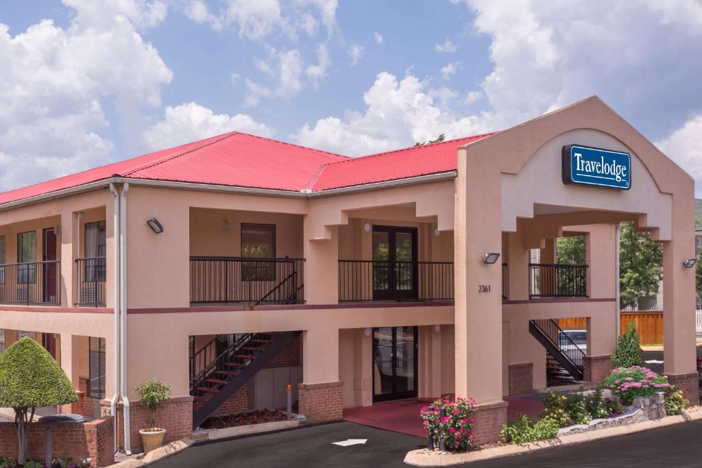 a rendering of the front of a hotel at Regency Inn & Suites-Hamilton Place in Chattanooga