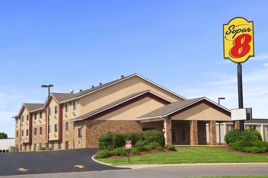 Gallery image of Super 8 by Wyndham Collinsville St. Louis in Collinsville