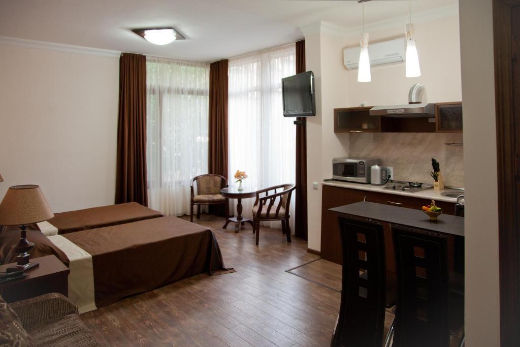 Kuchyň nebo kuchyňský kout v ubytování Hin Yerevantsi Hotel