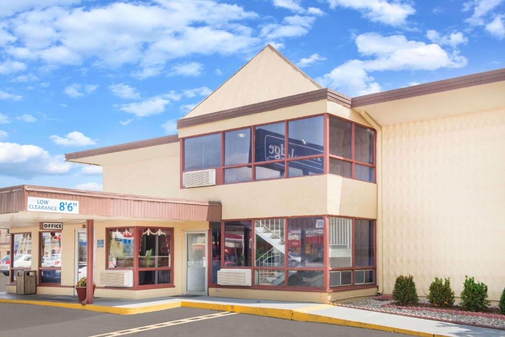 a store front of a building with windows at Travelodge by Wyndham Terre Haute in Terre Haute