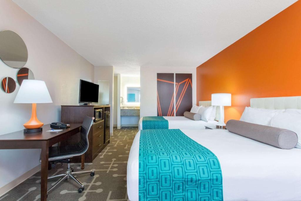 Howard Johnson by Wyndham Ocala FL I-75 - Double Room With Two Double Beds - Smoking