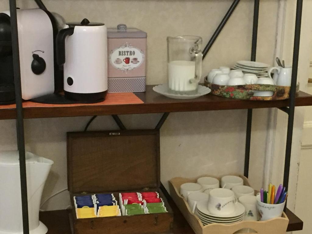 Zestaw do parzenia kawy i herbaty w obiekcie La Residenza dei Nobili