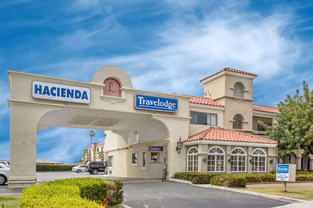 a hotel with a sign that reads hadlandia tuberculosis at Travelodge by Wyndham Costa Mesa Newport Beach Hacienda in Costa Mesa