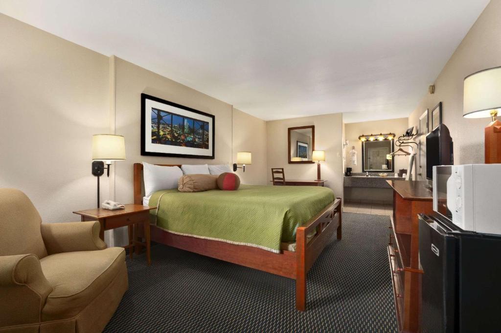 Gallery image of Travelodge by Wyndham New Orleans Harvey Hotel in Harvey
