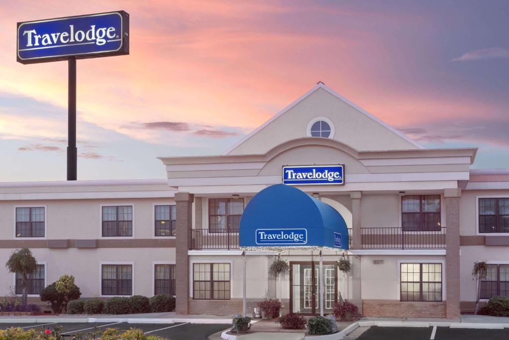 a rendering of the front of a hotel at Travelodge by Wyndham Perry GA in Perry