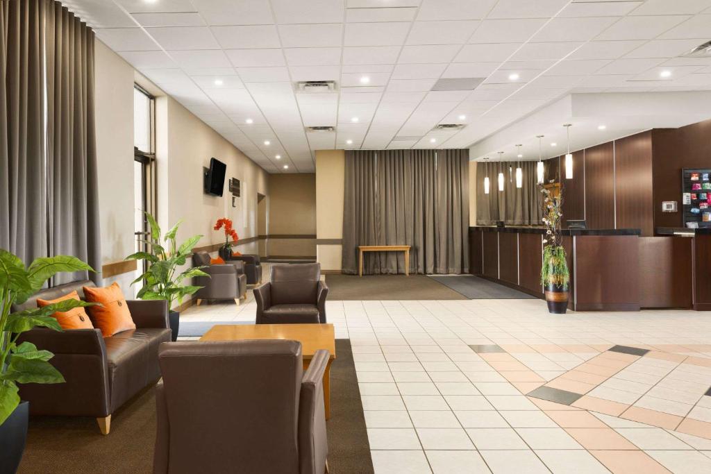 Posezení v ubytování Travelodge by Wyndham Edmonton West