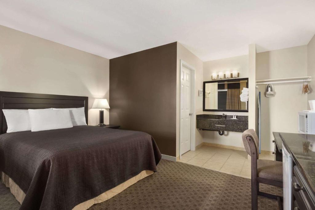 Travelodge by Wyndham Kamloops Mountview