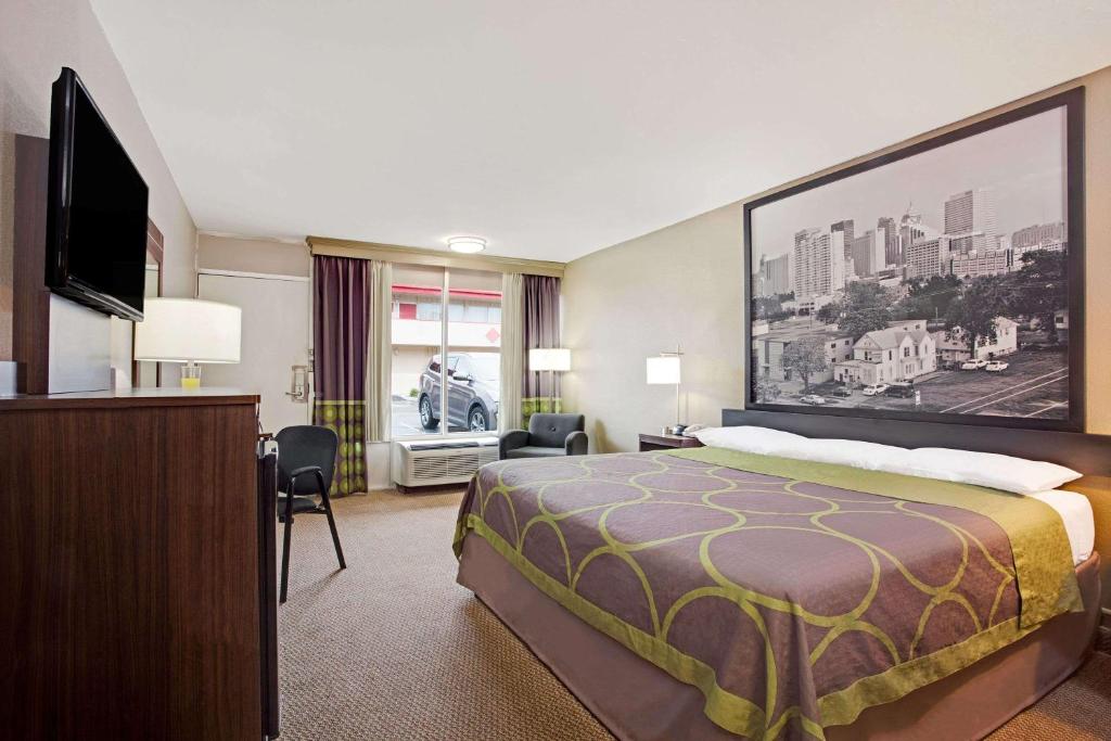 Super 8 by Wyndham Oklahoma/Frontier City photo
