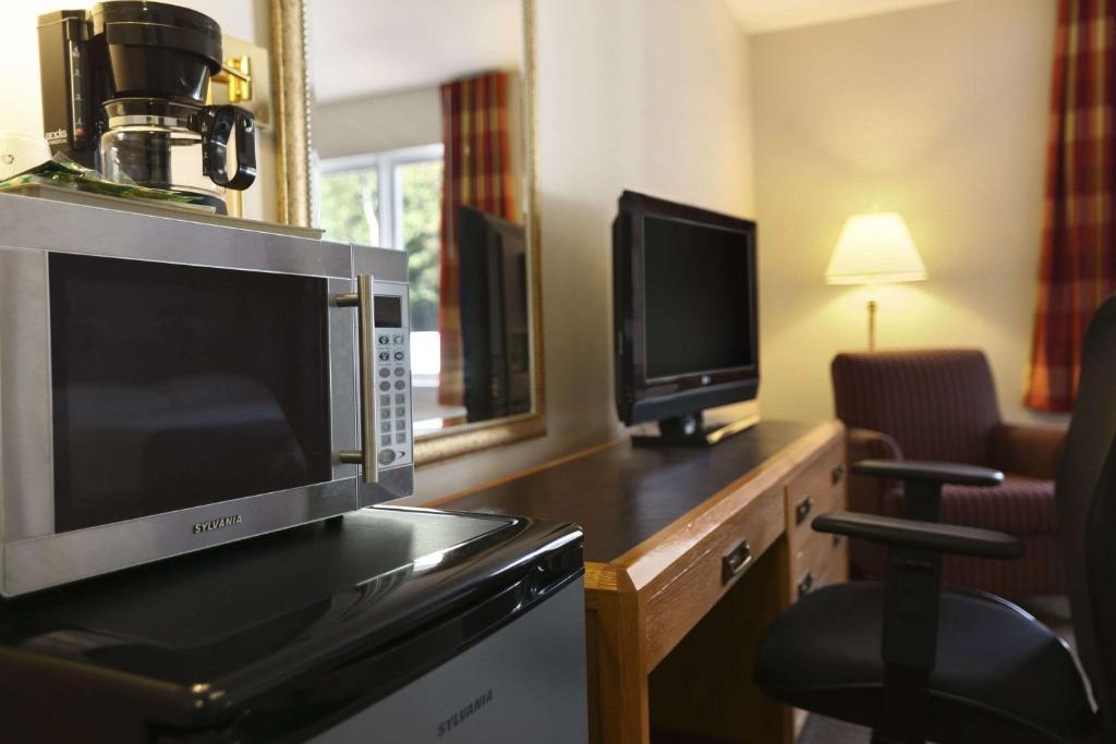 Super 8 by Wyndham North Bay photo